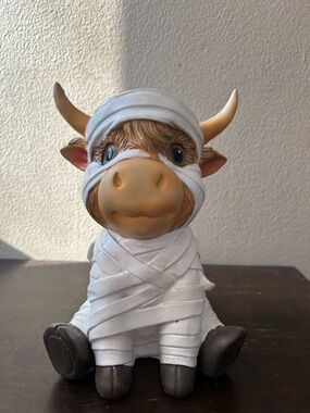 New Halloween Mummy Highland Cow Figurine Decor spooky new 8.5” Tall